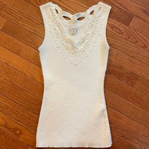 Cache white sleeveless knit shimmery top